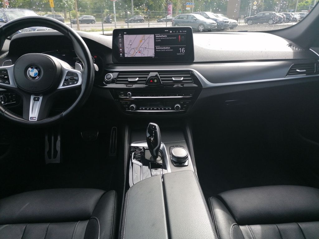 BMW 530 2023 г. Чёрный, пробег 44396 км