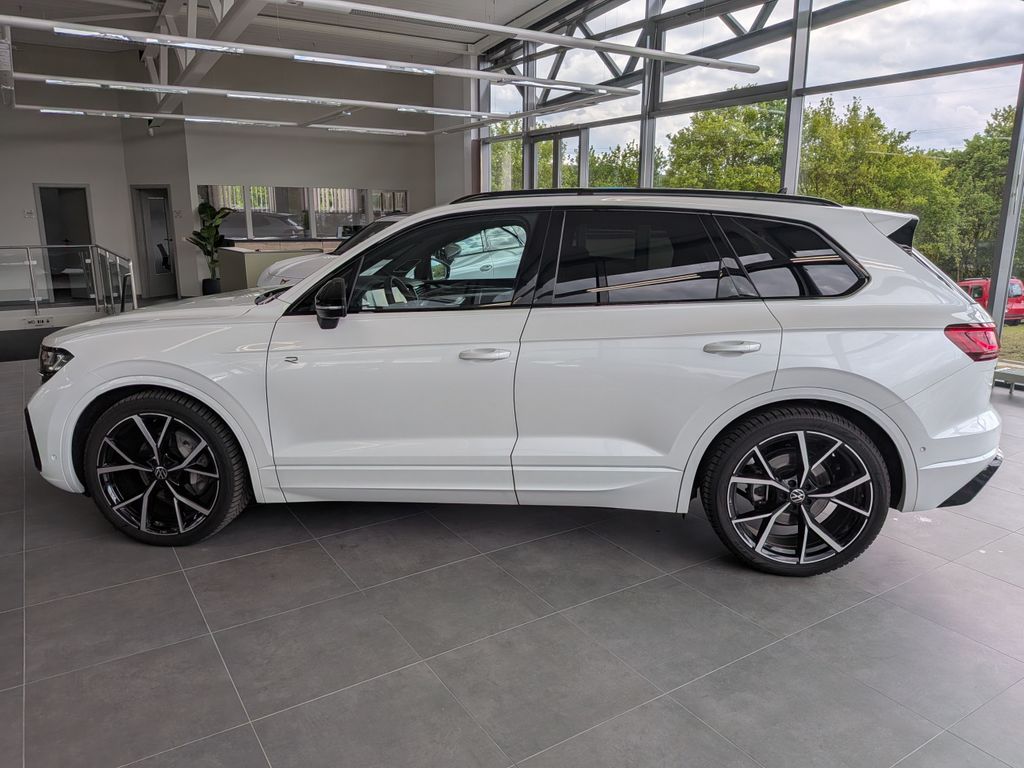 Volkswagen Touareg 2025 г. Белый, пробег 14398 км