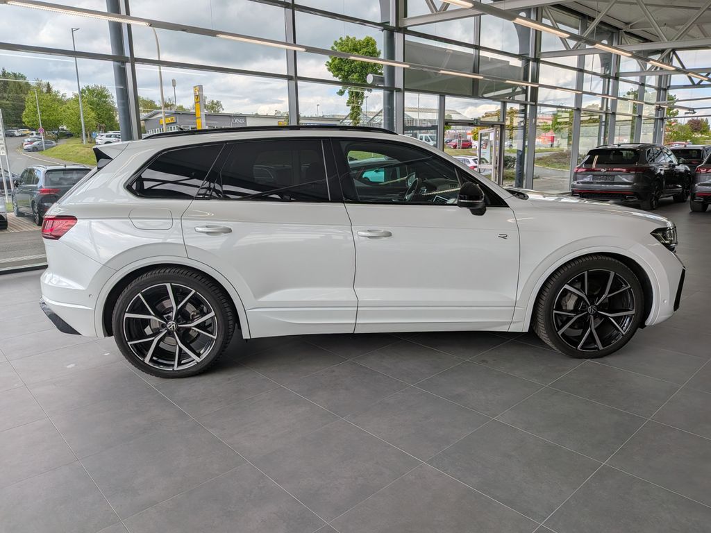 Volkswagen Touareg 2025 г. Белый, пробег 14398 км