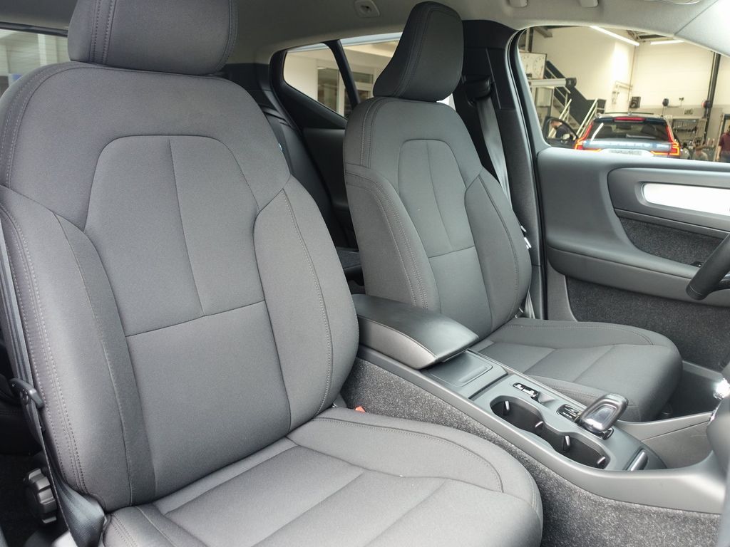 Volvo XC40 2021 г. Чёрный, пробег 50319 км