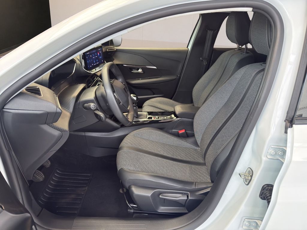 Peugeot 208 2024 г. Белый, пробег 52811 км