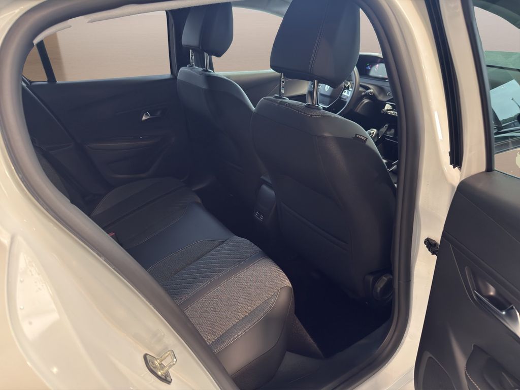 Peugeot 208 2024 г. Белый, пробег 52811 км