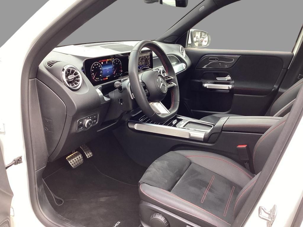 Mercedes-Benz GLB 200 2025 г. Белый, пробег 3500 км
