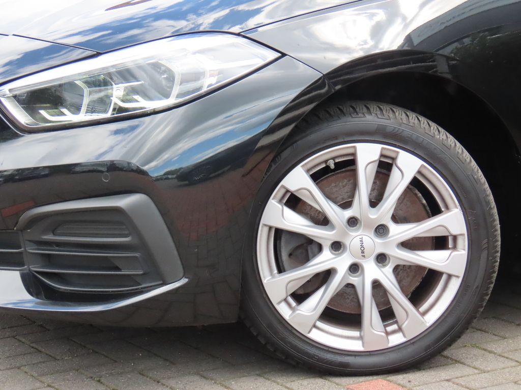 BMW 120 2023 г. Чёрный, пробег 56870 км