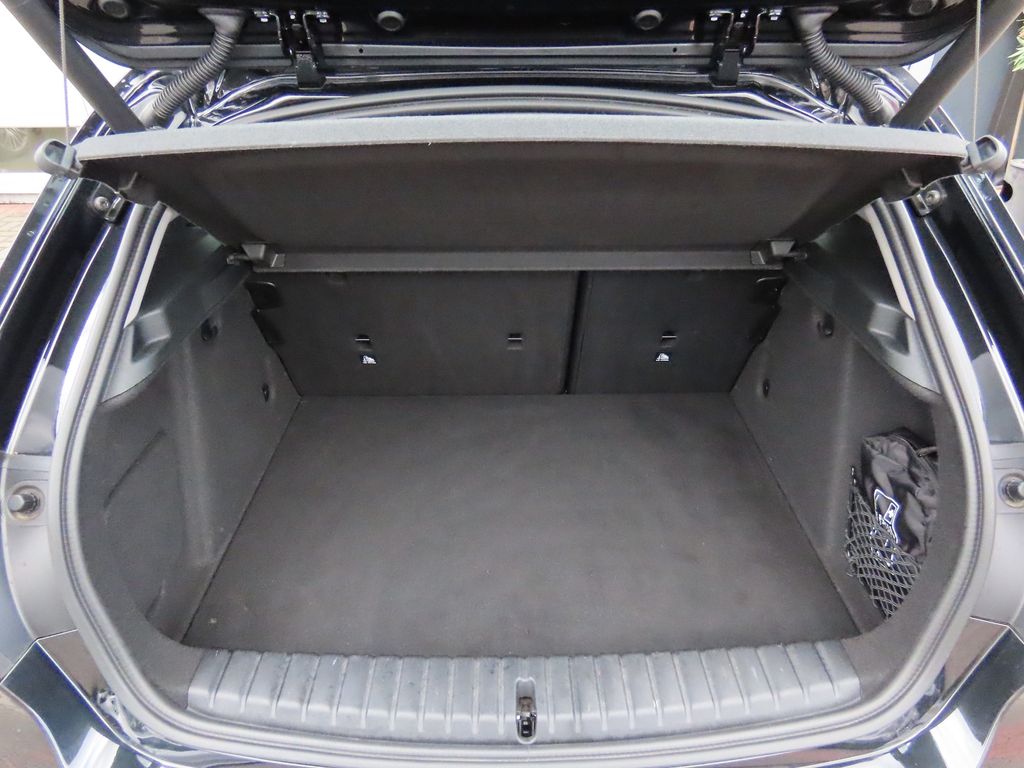 BMW 120 2023 г. Чёрный, пробег 56870 км