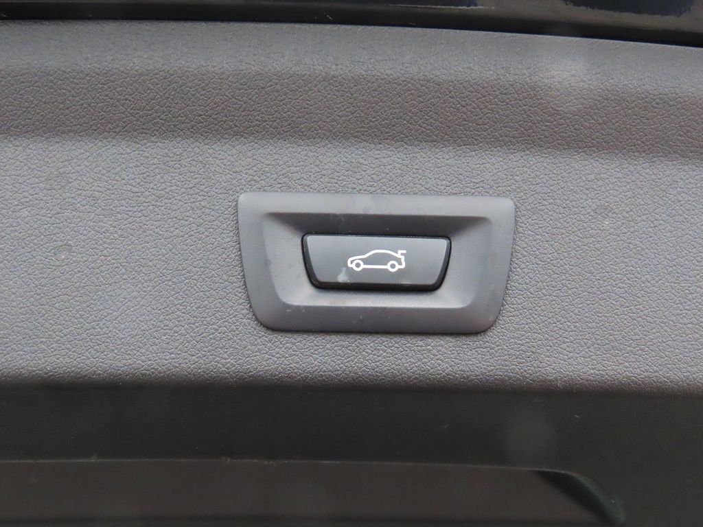 BMW 120 2023 г. Чёрный, пробег 56870 км