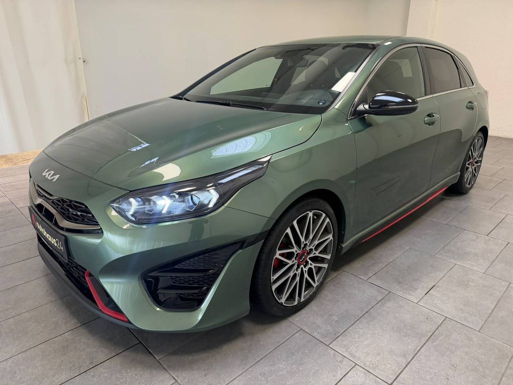Kia CEE'D / CEED 2023 г. Зелёный, пробег 41143 км