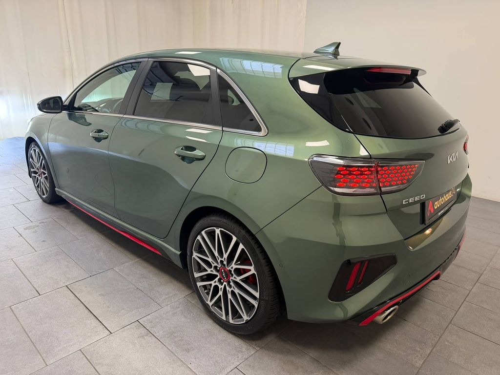 Kia CEE'D / CEED 2023 г. Зелёный, пробег 41143 км