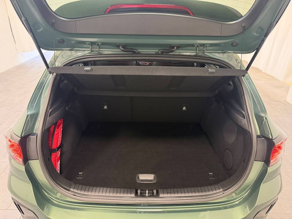 Kia CEE'D / CEED 2023 г. Зелёный, пробег 41143 км