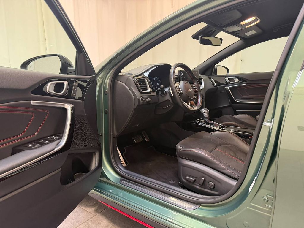 Kia CEE'D / CEED 2023 г. Зелёный, пробег 41143 км