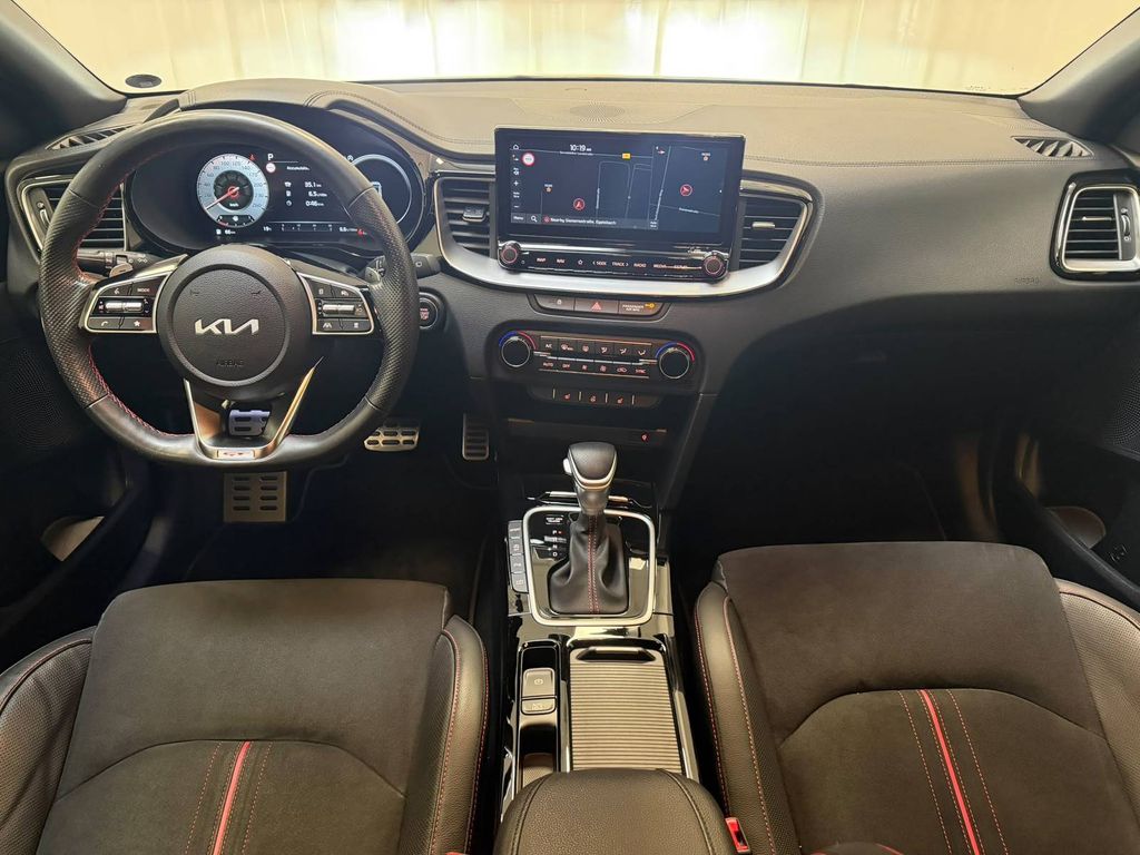 Kia CEE'D / CEED 2023 г. Зелёный, пробег 41143 км