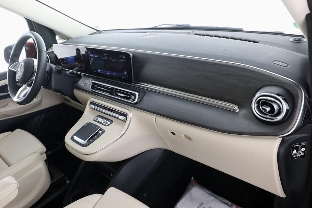 Mercedes-Benz V 250 2025 г. Красный, пробег 38072 км