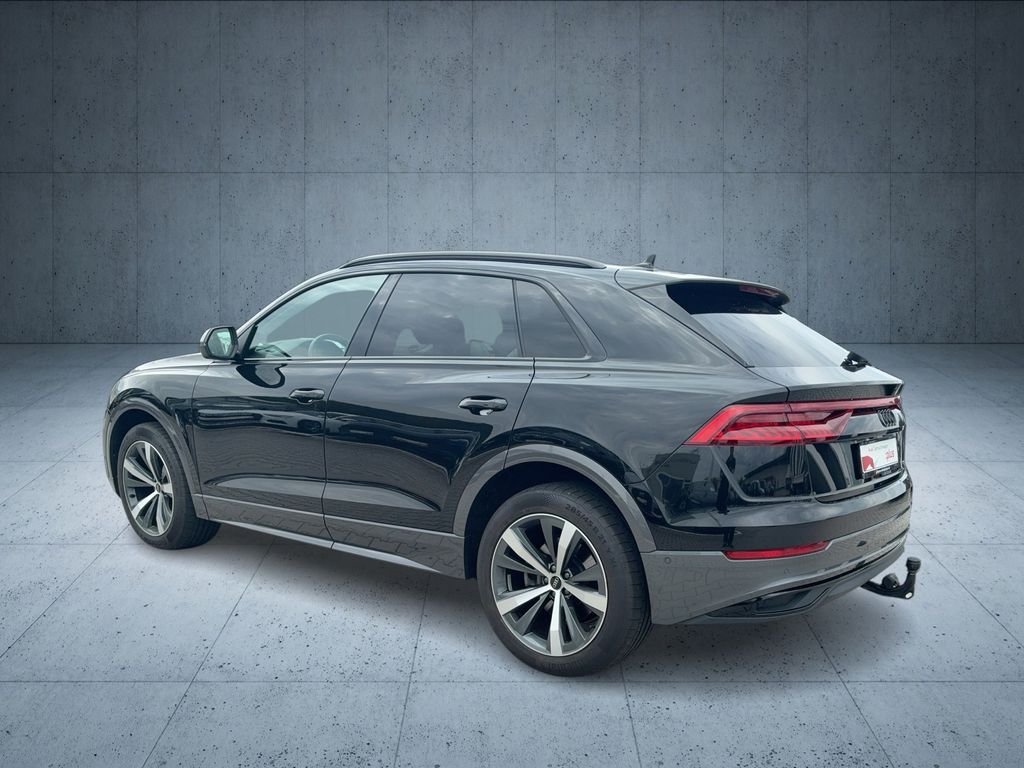 Audi Q8 2023 г. Чёрный, пробег 44402 км