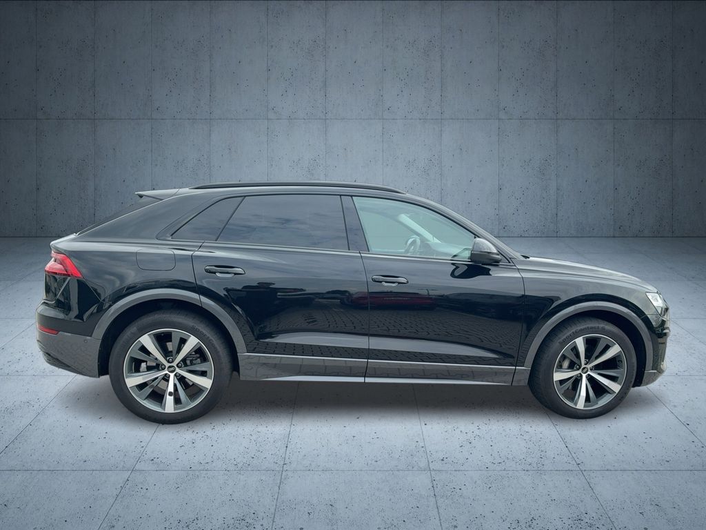 Audi Q8 2023 г. Чёрный, пробег 44402 км