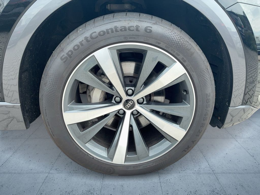 Audi Q8 2023 г. Чёрный, пробег 44402 км