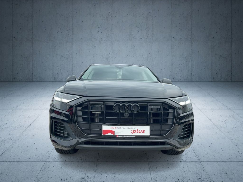 Audi Q8 2023 г. Чёрный, пробег 44402 км