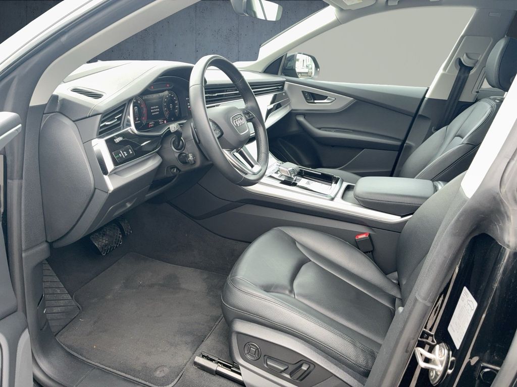 Audi Q8 2023 г. Чёрный, пробег 44402 км
