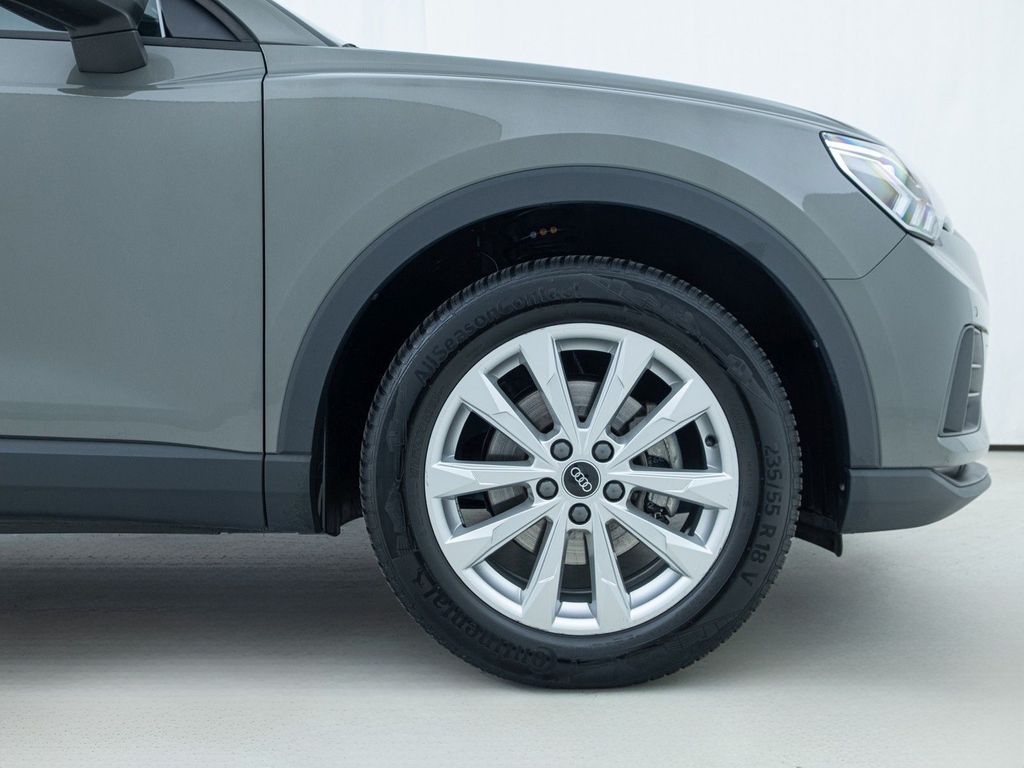 Audi Q3 2022 г. Серый, пробег 54365 км