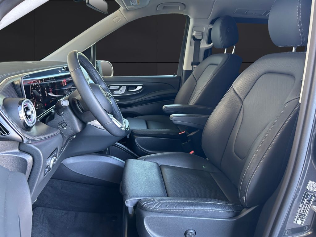 Mercedes-Benz V 300 2025 г. Серый, пробег 27200 км