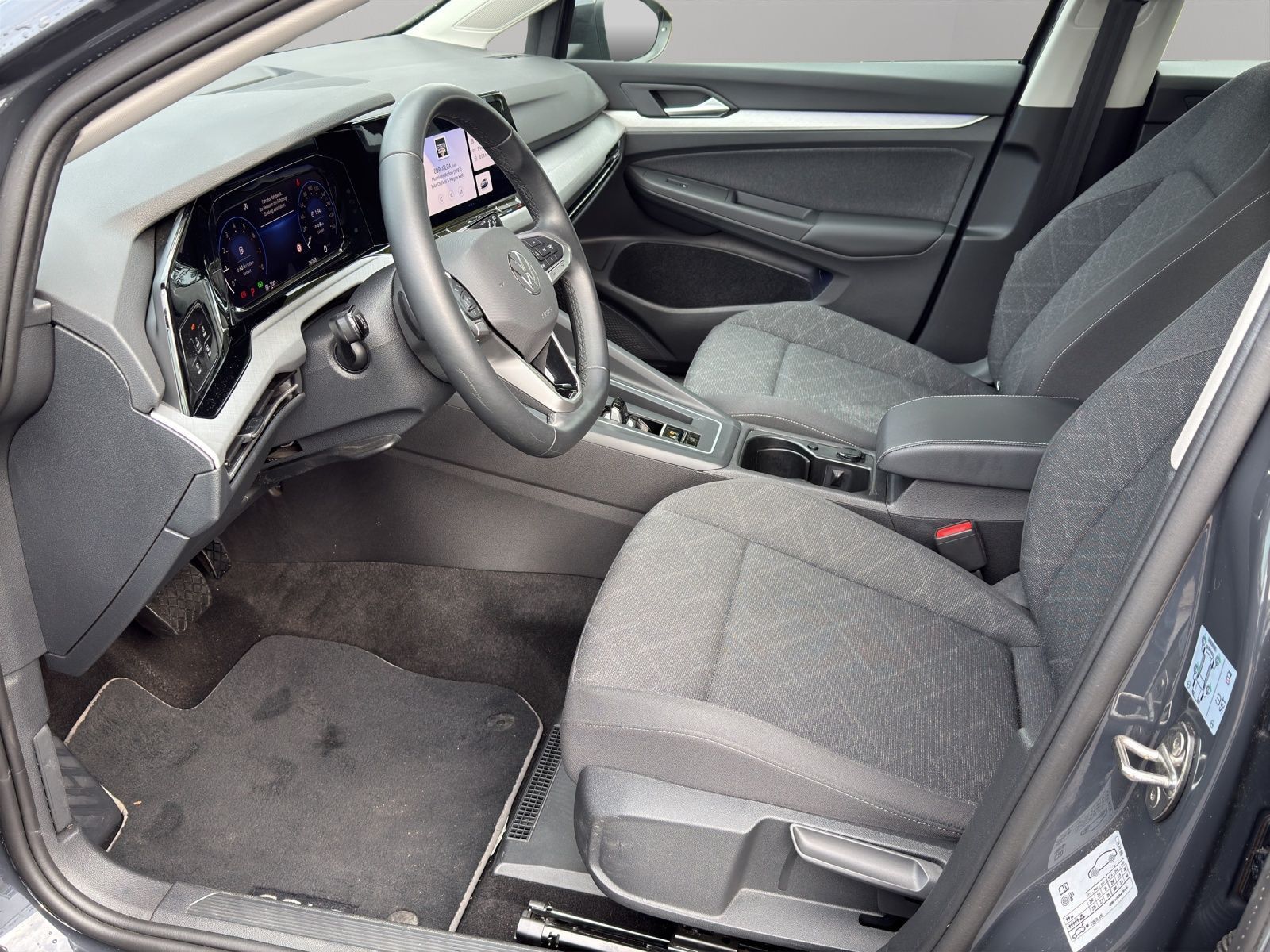 Volkswagen Golf 2023 г. Серый, пробег 26051 км