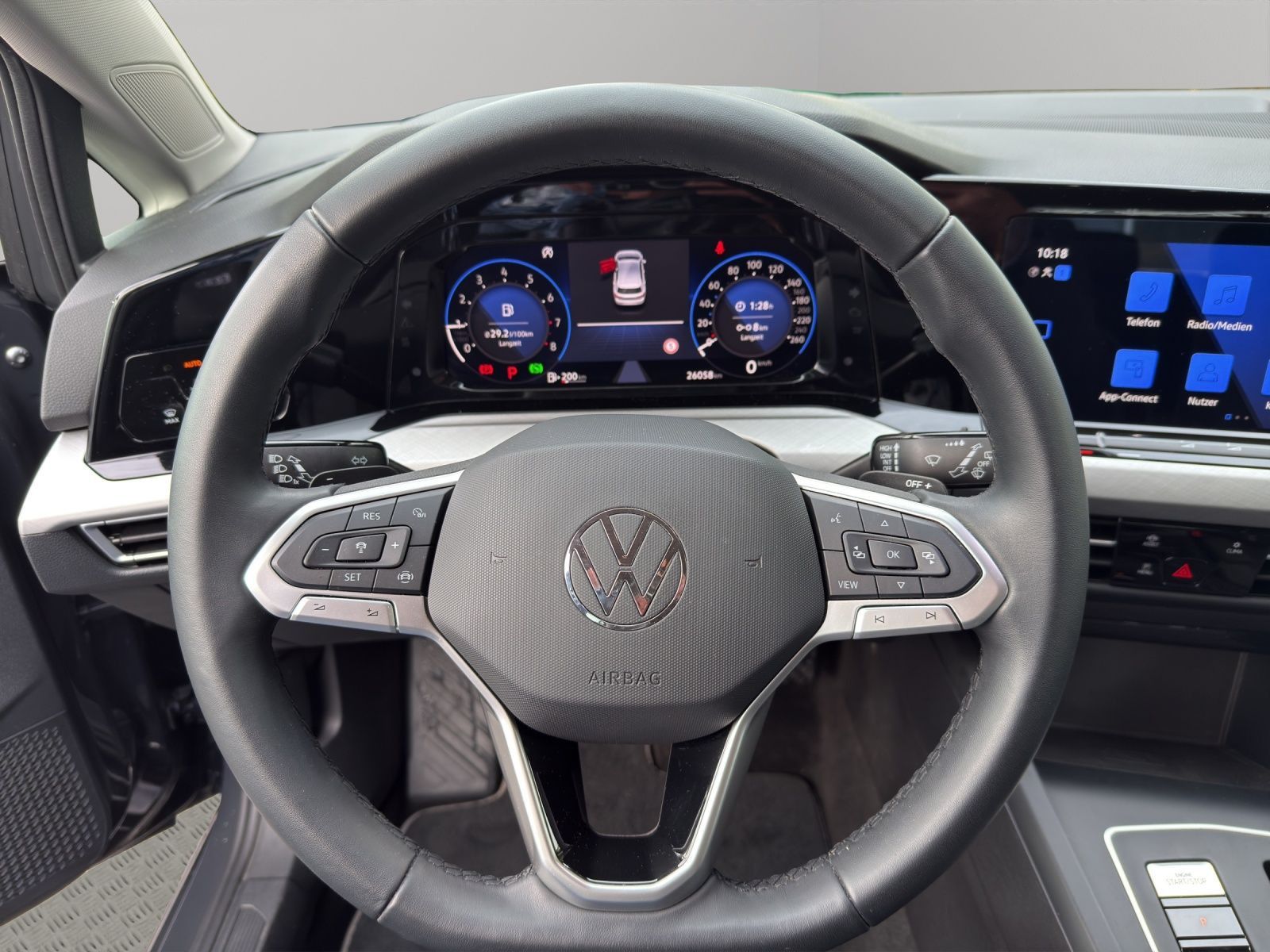 Volkswagen Golf 2023 г. Серый, пробег 26051 км