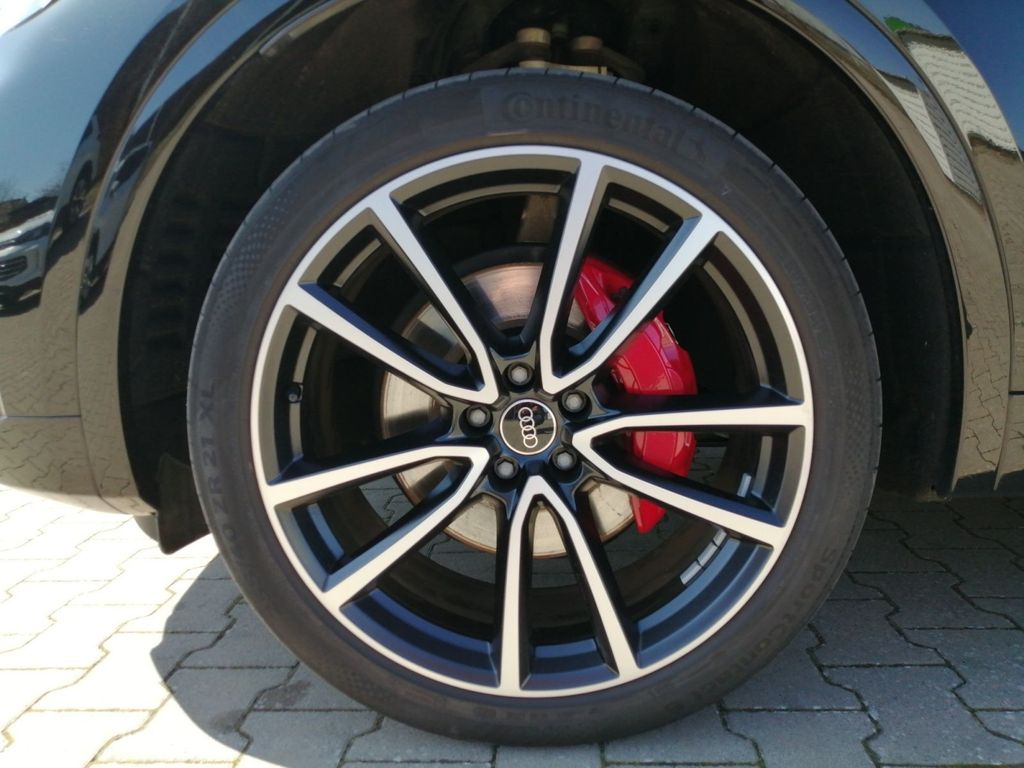 Audi Q5 2023 г. Чёрный, пробег 54900 км