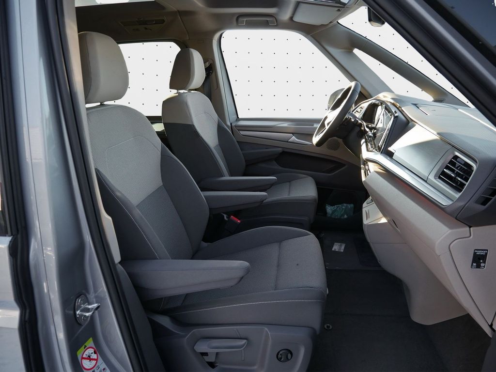 Volkswagen T7 MULTIVAN 2026 г. Серебристый, пробег 1050 км
