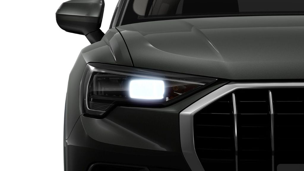 Audi Q3 2024 г. Серый, пробег 30200 км