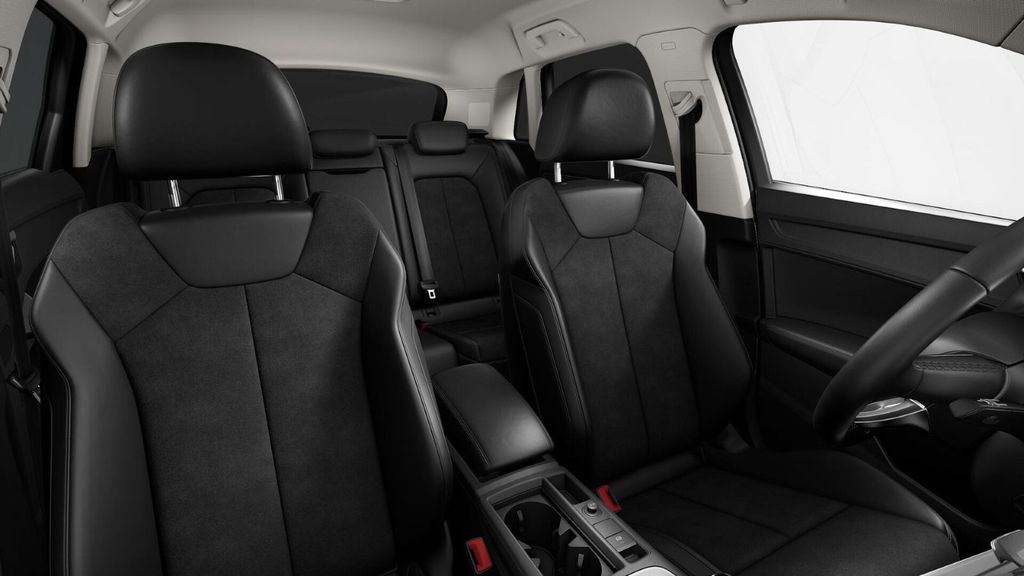 Audi Q3 2024 г. Серый, пробег 30200 км