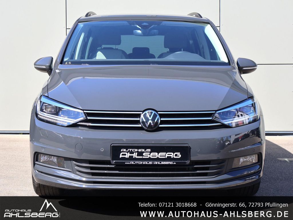 Volkswagen Touran 2024 г. Серый, пробег 35000 км
