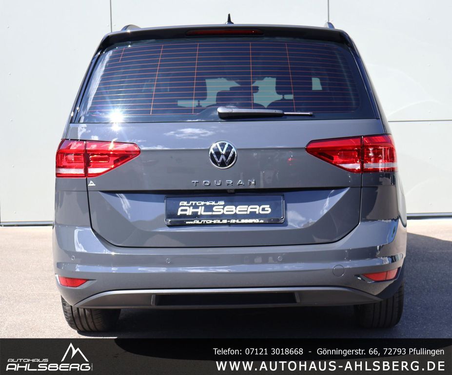 Volkswagen Touran 2024 г. Серый, пробег 35000 км