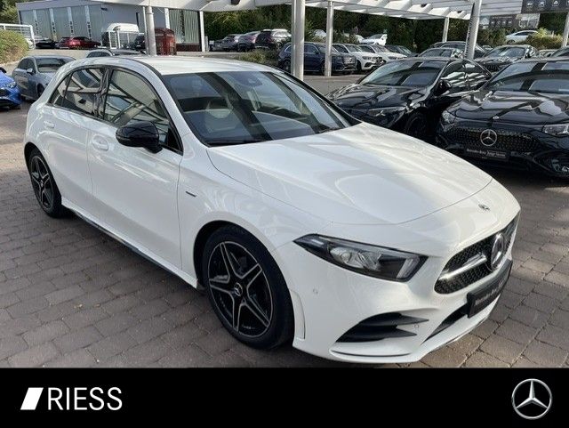 Mercedes-Benz A 180 2021 г. Белый, пробег 49357 км