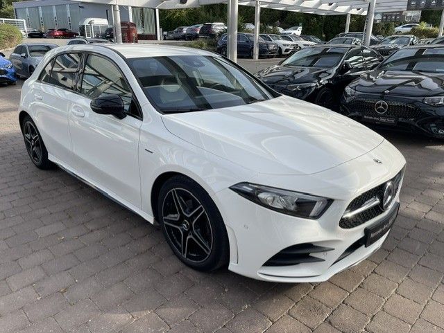 Mercedes-Benz A 180 2021 г. Белый, пробег 49357 км