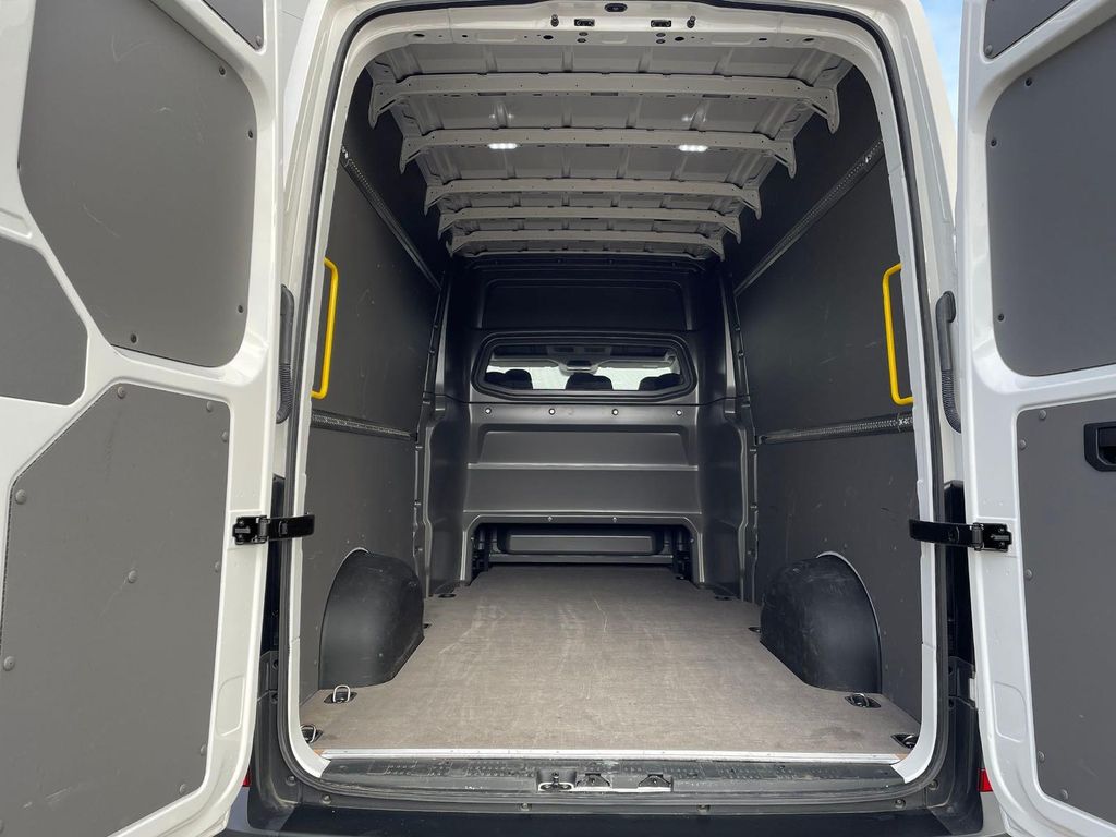 Volkswagen CRAFTER 2025 г. Белый, пробег 38184 км