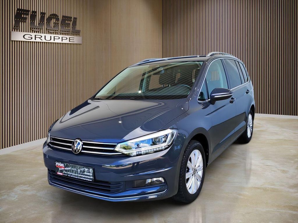 Volkswagen Touran 2022 г. Серый, пробег 59610 км