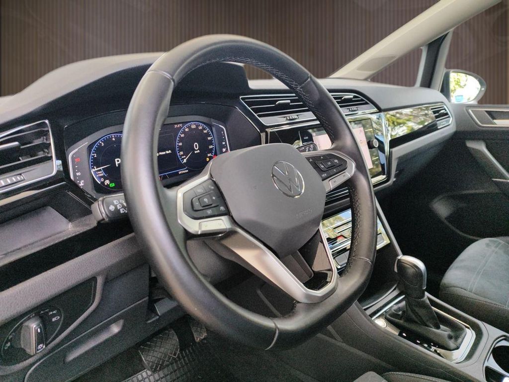 Volkswagen Touran 2022 г. Серый, пробег 59610 км