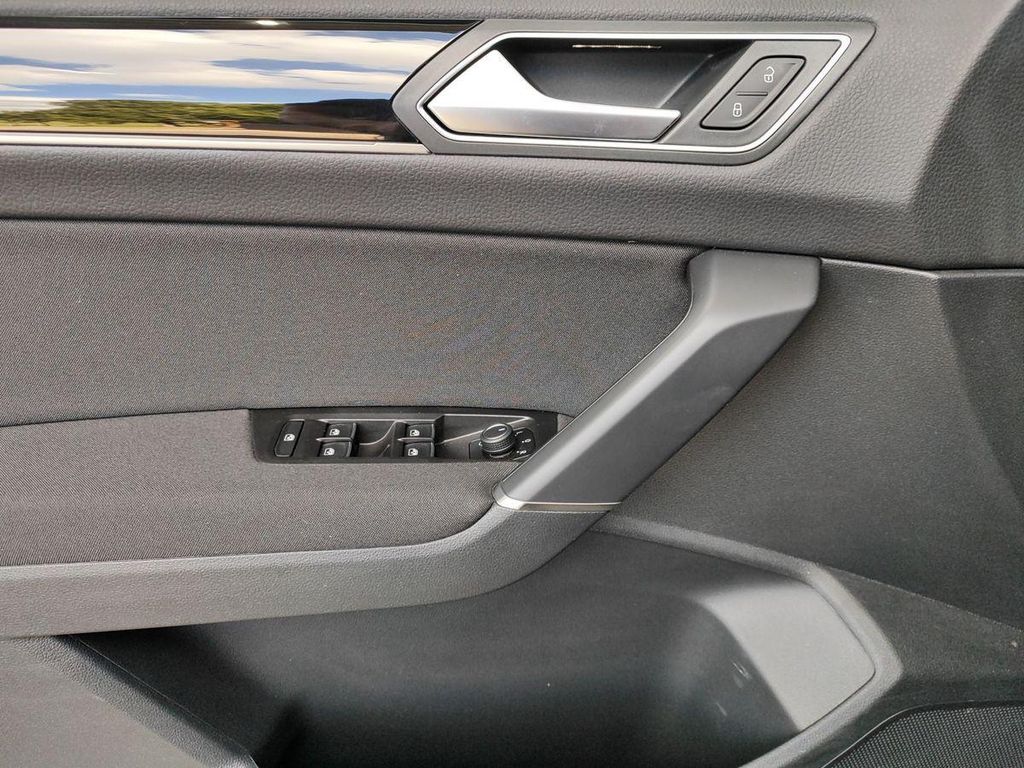 Volkswagen Touran 2022 г. Серый, пробег 59610 км