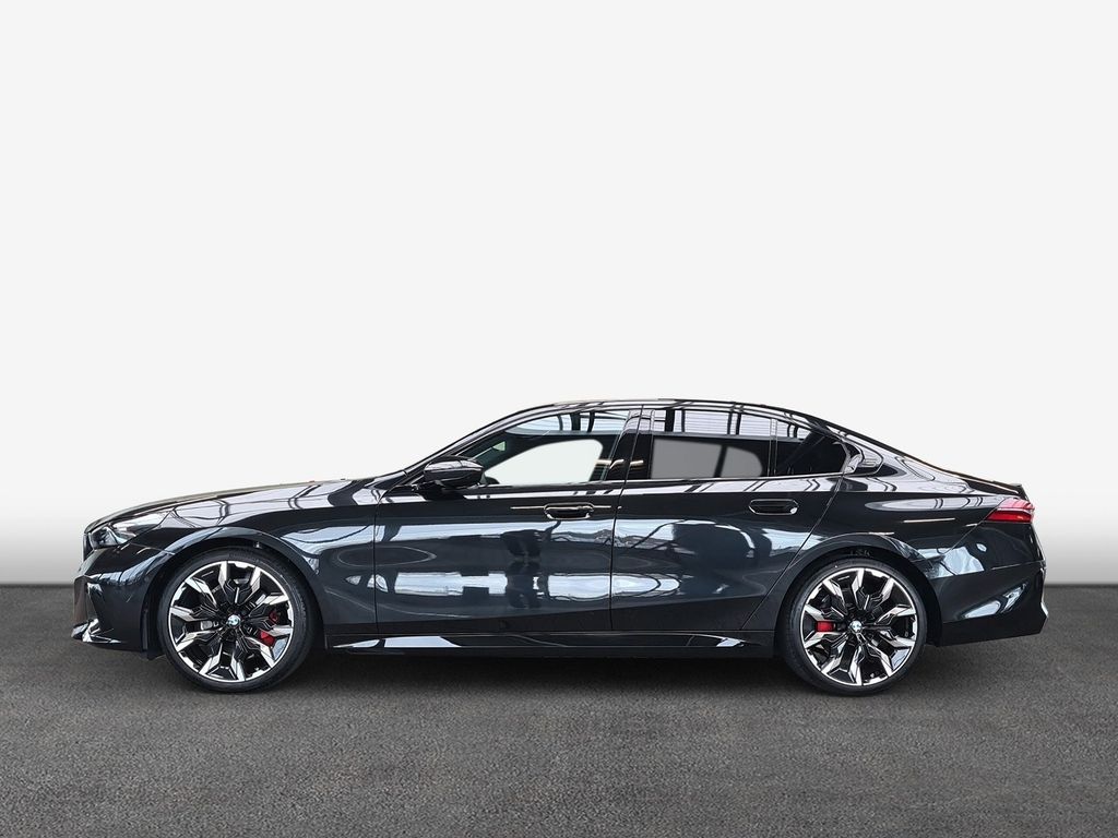 BMW 520 2026 г. Чёрный, пробег 14970 км