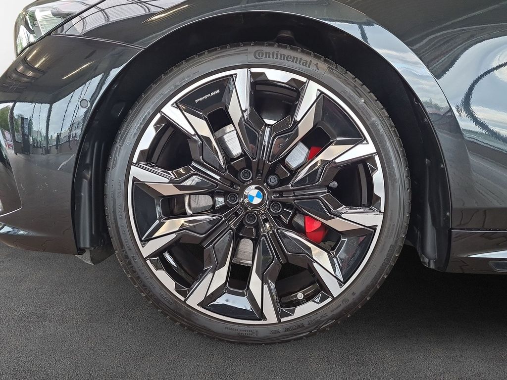 BMW 520 2026 г. Чёрный, пробег 14970 км