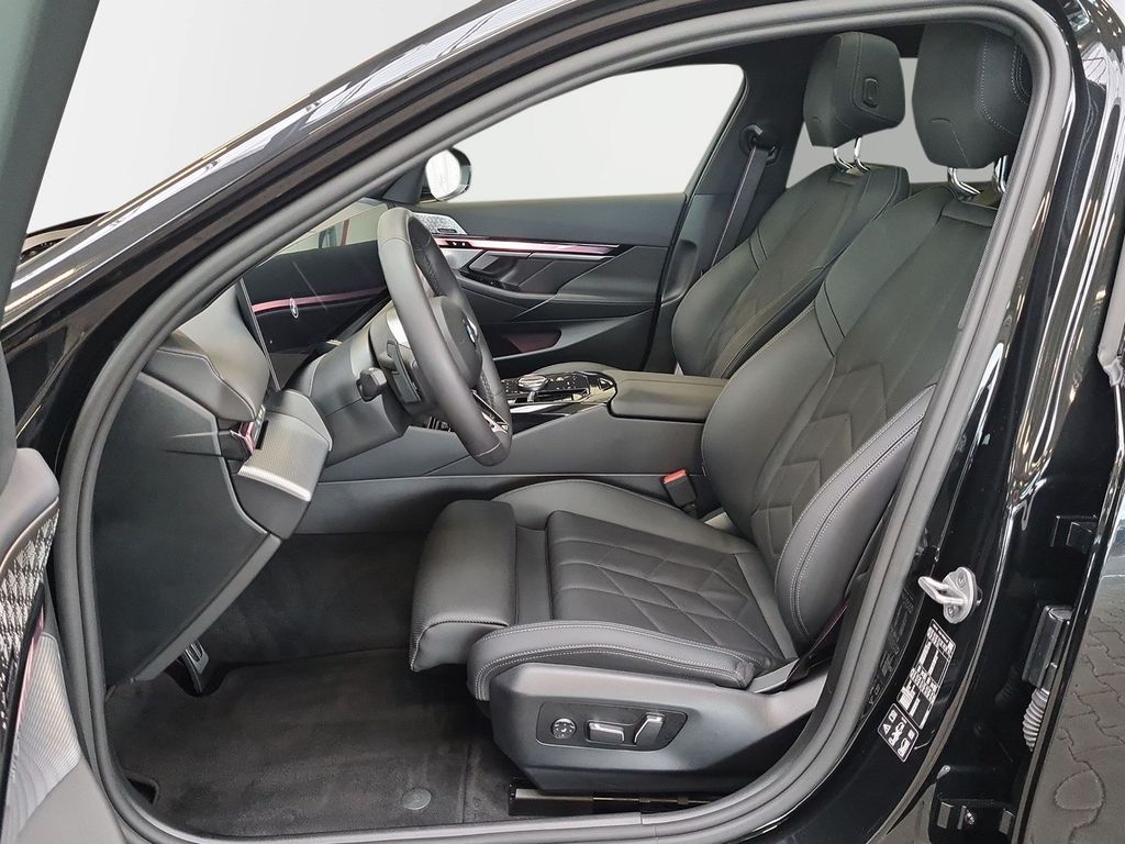 BMW 520 2026 г. Чёрный, пробег 14970 км