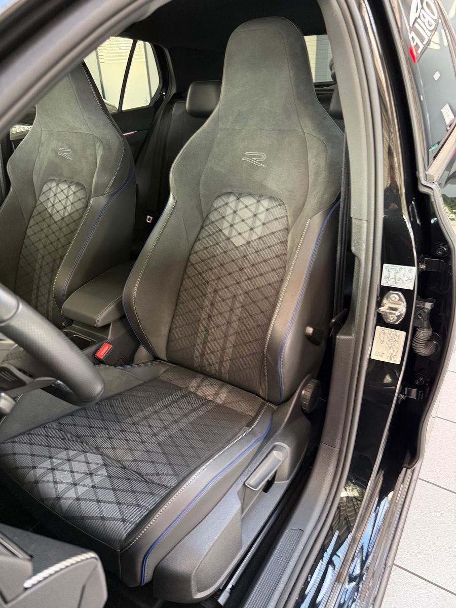 Volkswagen Golf 2025 г. Чёрный, пробег 57676 км