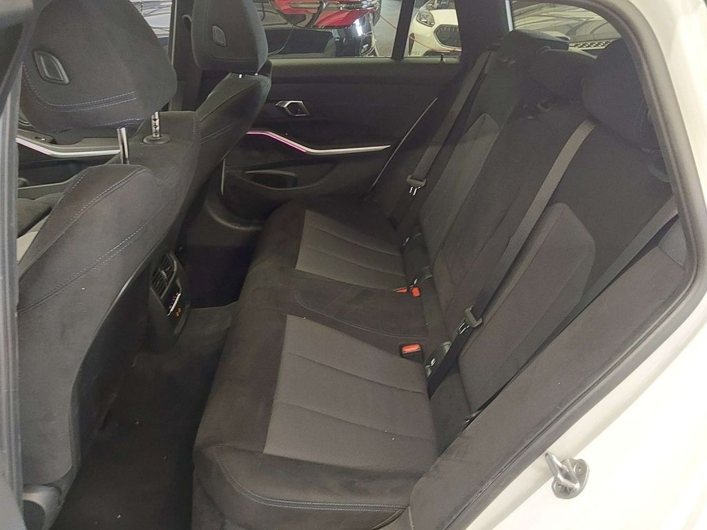 BMW 320 2025 г. Белый, пробег 25392 км