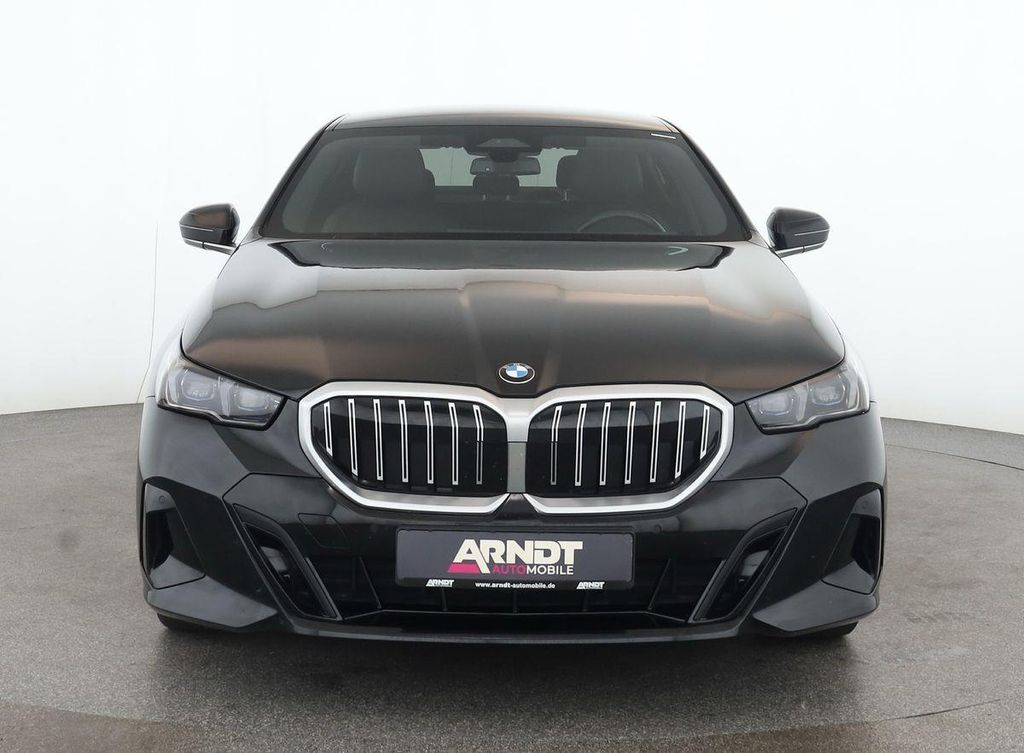 BMW 520 2024 г. Чёрный, пробег 53200 км