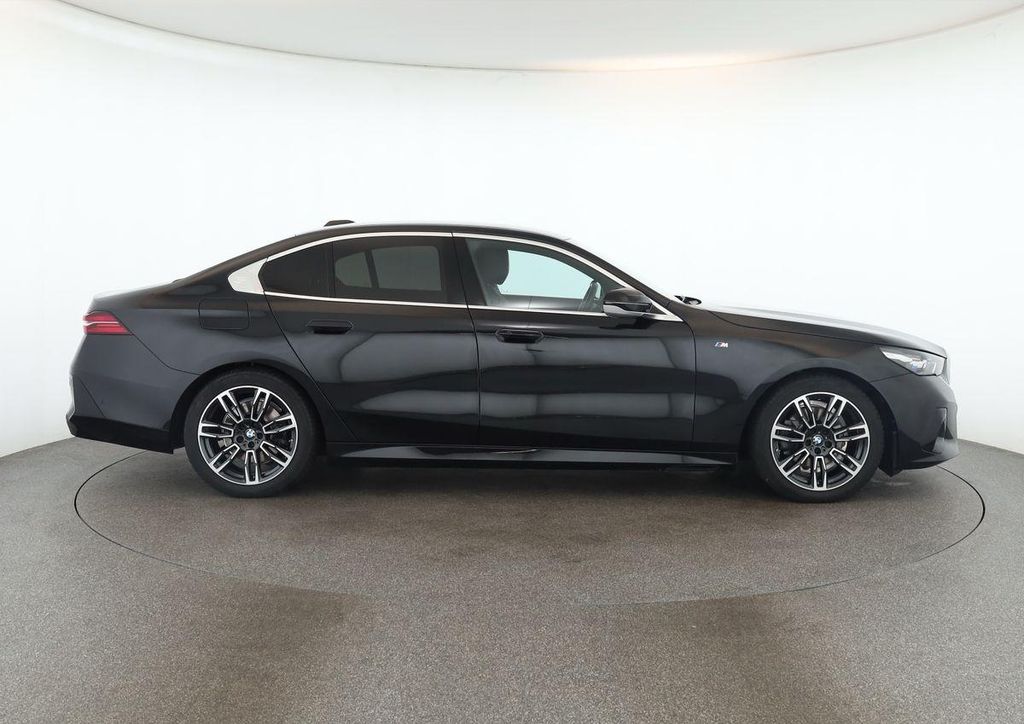 BMW 520 2024 г. Чёрный, пробег 53200 км