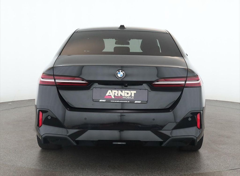 BMW 520 2024 г. Чёрный, пробег 53200 км