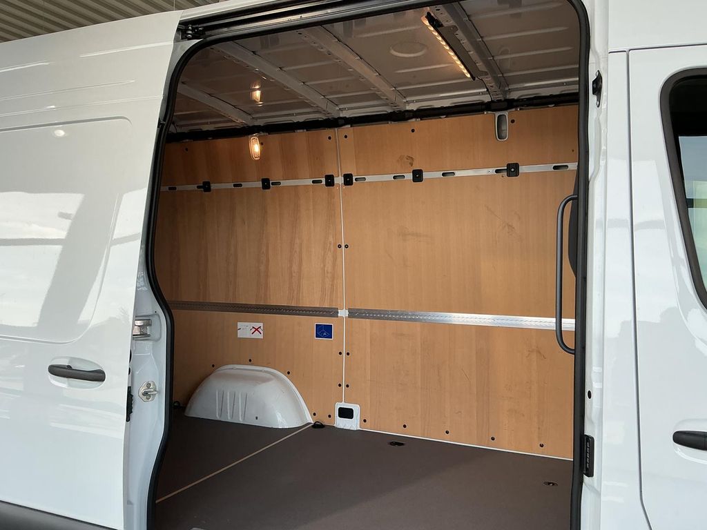 Mercedes-Benz SPRINTER 2025 г. Белый, пробег 44428 км