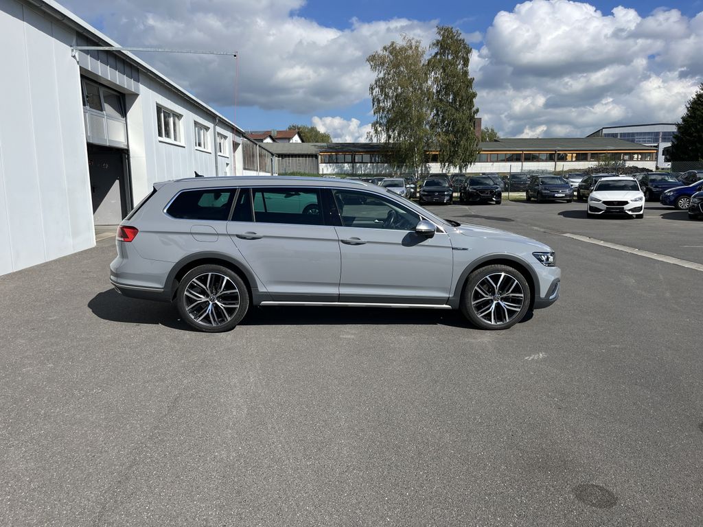 Volkswagen PASSAT ALLTRACK 2023 г. Серый, пробег 32381 км