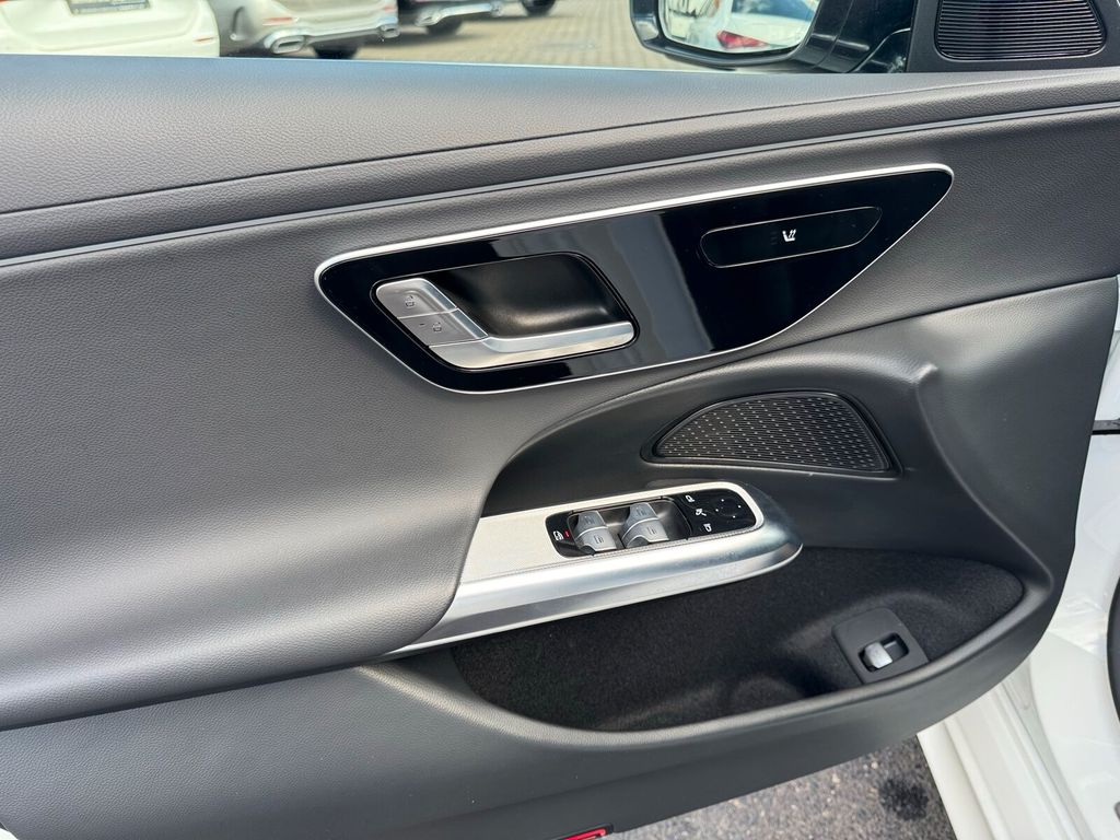 Mercedes-Benz E 220 2025 г. Белый, пробег 25175 км
