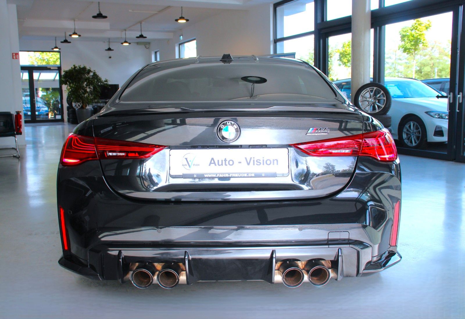 BMW M4 2024 г. Чёрный, пробег 39600 км