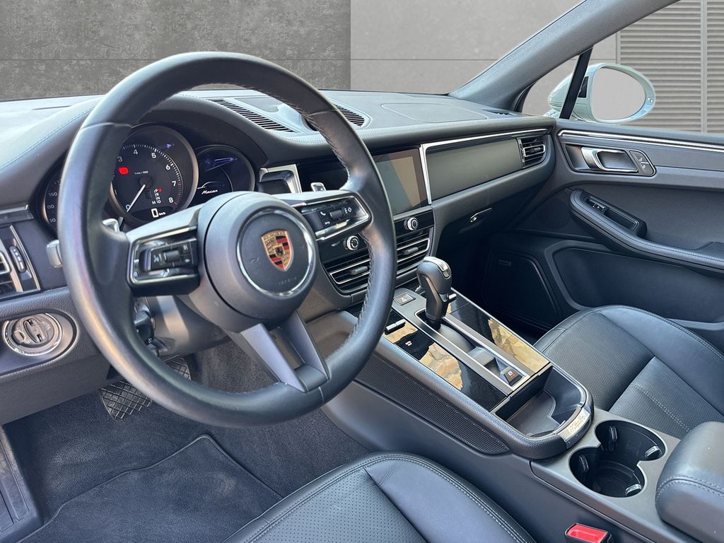 Porsche Macan 2023 г. Серый, пробег 44445 км